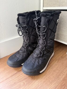 LIKE NEW Sorel Black Quilted Lace-Up Womens size 8 Winter Boots w/ Faux Fur Trim